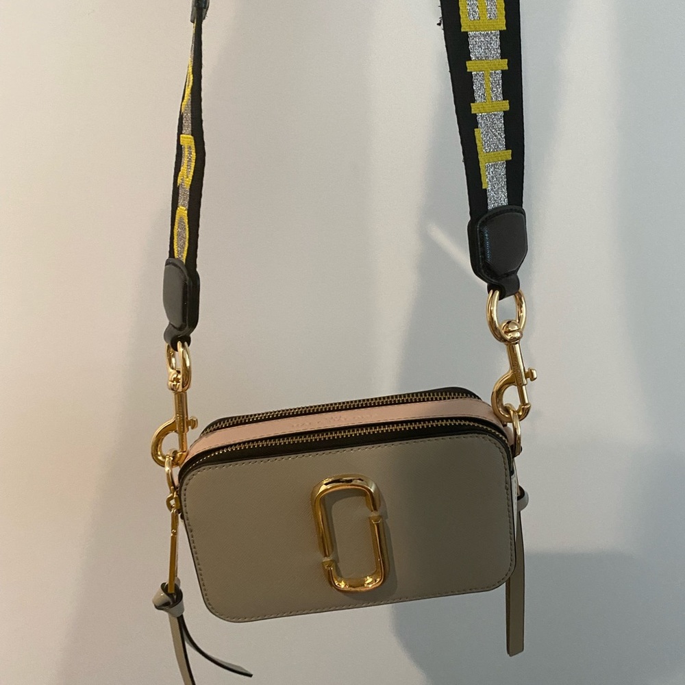 marc jacobs logo strap snapshot